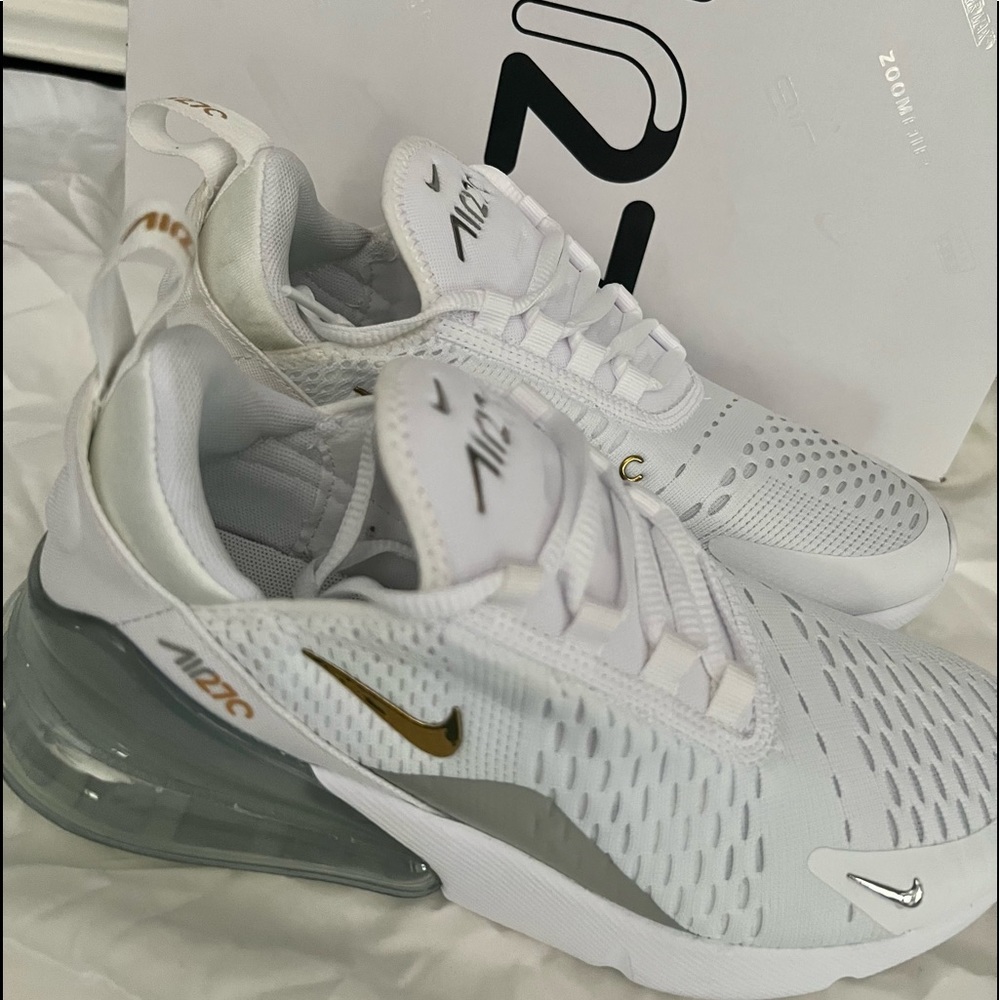 Nike Air 270 ESS white with metallic gold hard to find color.